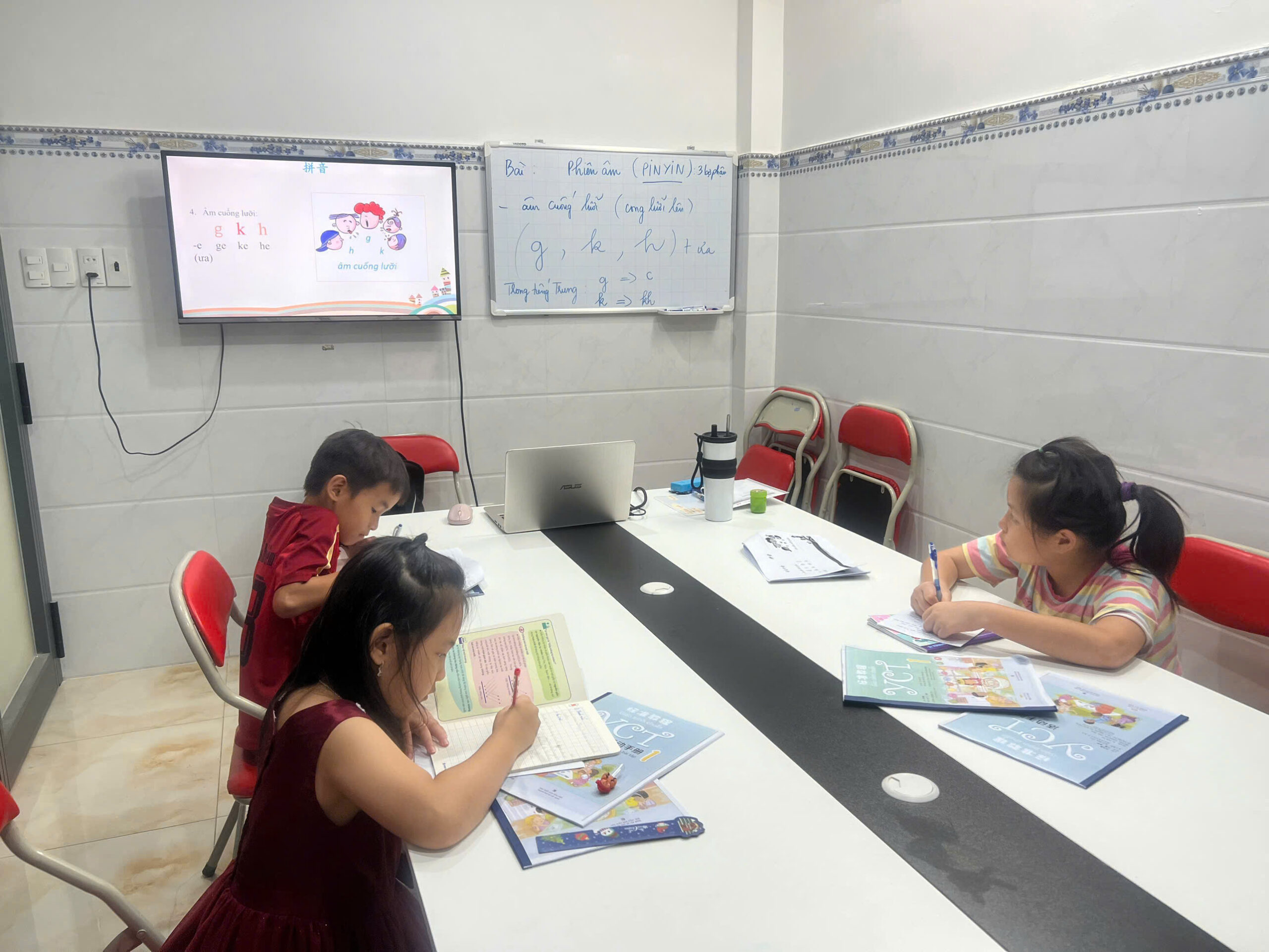 Học sinh thiếu nhi học YCT4