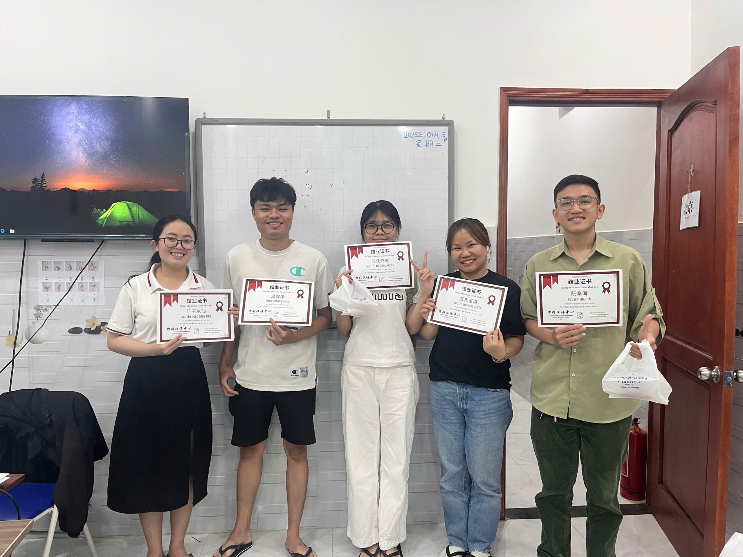 Học viên tương tác trong lớp tiếng Trung